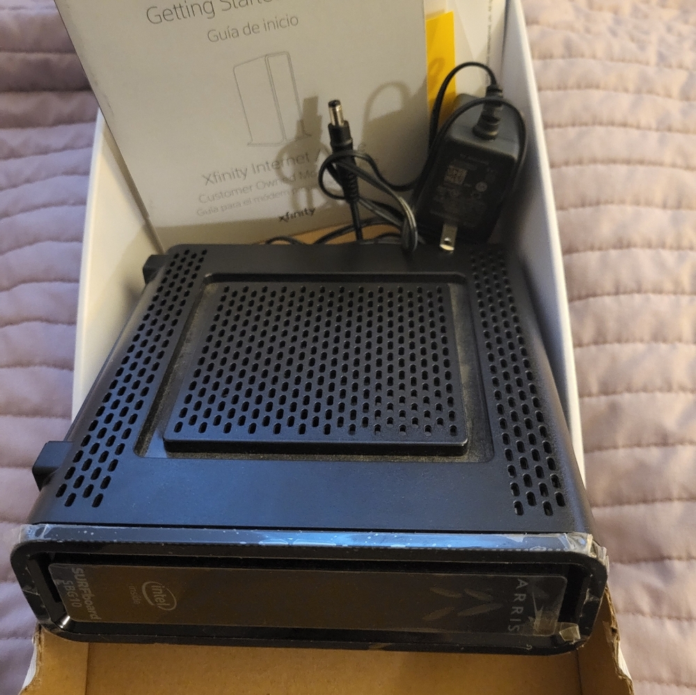ARRIS SURFboard DOCSIS 3.0 Cable Modem & Wi-Fi Router - Picture 3 of 5